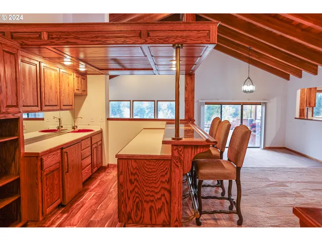 $1,870,000 | 1081 Umpqua College Road, Roseburg, OR 97470