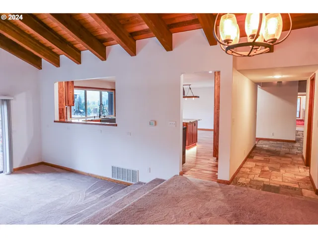 $1,870,000 | 1081 Umpqua College Road, Roseburg, OR 97470