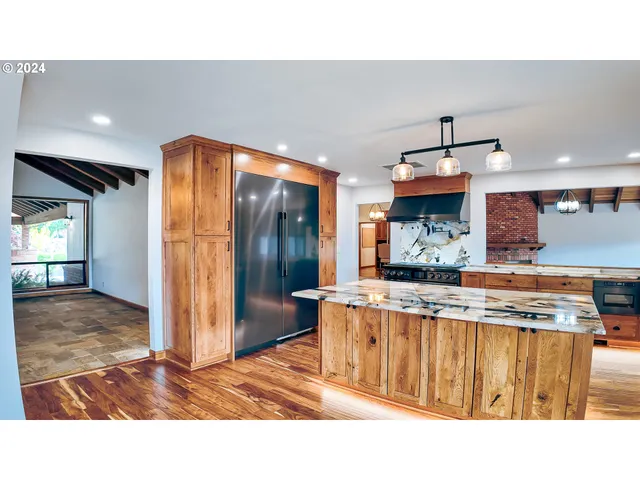 $1,870,000 | 1081 Umpqua College Road, Roseburg, OR 97470