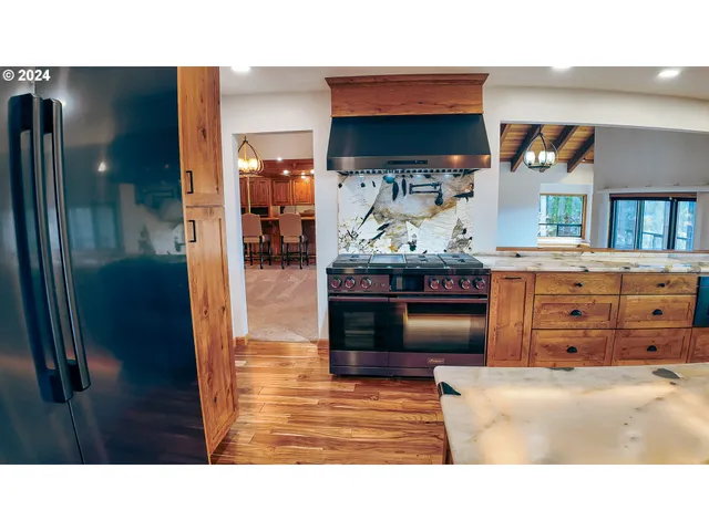 $1,870,000 | 1081 Umpqua College Road, Roseburg, OR 97470