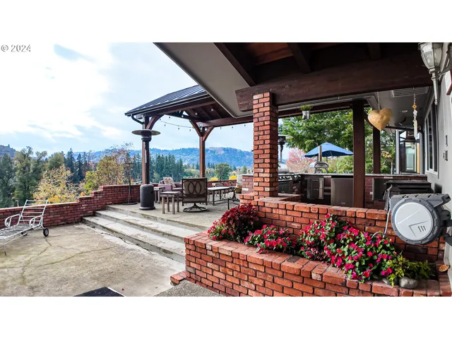 $1,870,000 | 1081 Umpqua College Road, Roseburg, OR 97470