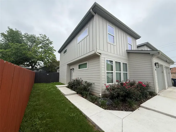 $1,995 | 201 North Vandeveer Street, Burnet, TX 78611