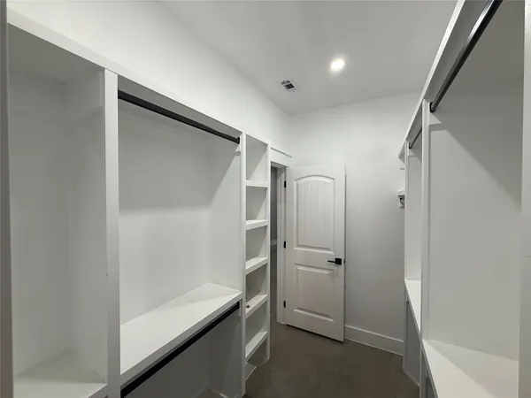 $1,995 | 201 North Vandeveer Street, Burnet, TX 78611