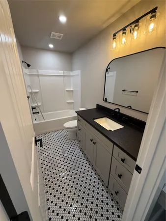 $1,995 | 201 North Vandeveer Street, Burnet, TX 78611