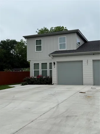 $1,995 | 201 North Vandeveer Street, Burnet, TX 78611