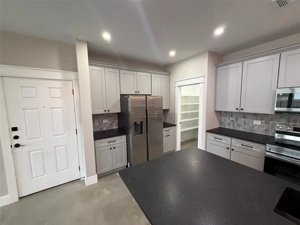 $1,995 | 201 North Vandeveer Street, Burnet, TX 78611