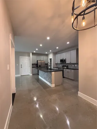 $1,995 | 201 North Vandeveer Street, Burnet, TX 78611