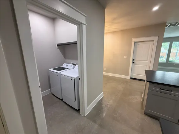 $1,995 | 201 North Vandeveer Street, Burnet, TX 78611