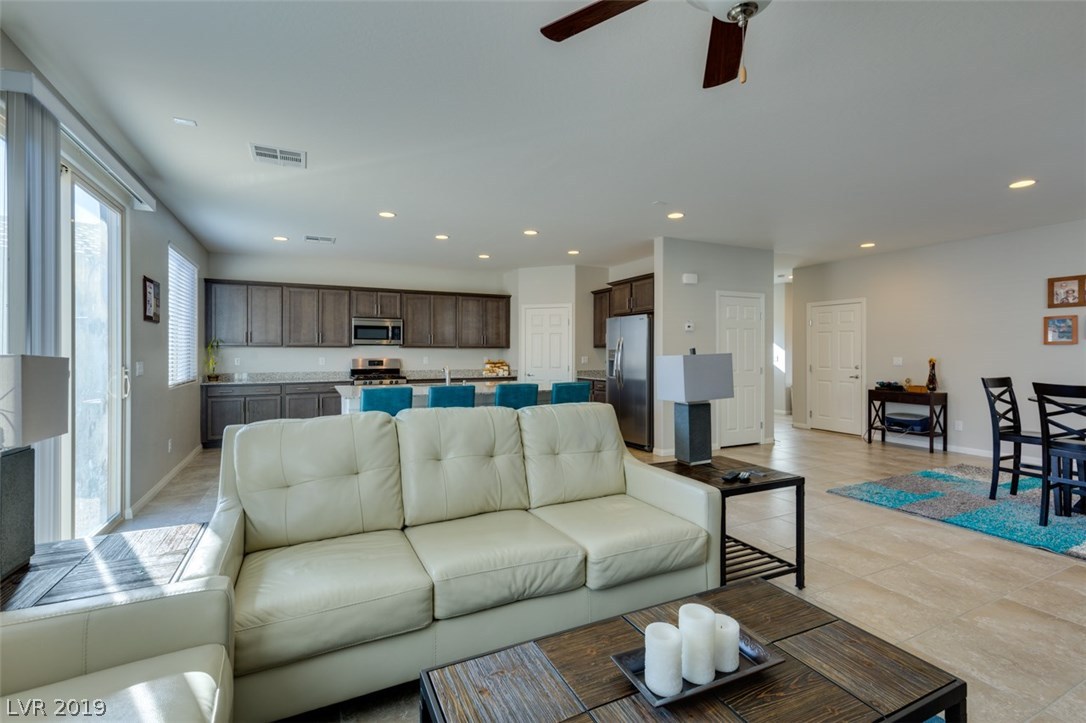 45 Vega Ridge Way Las Vegas, NV 89183 - Photo 12 of 38 Gallery Image 12