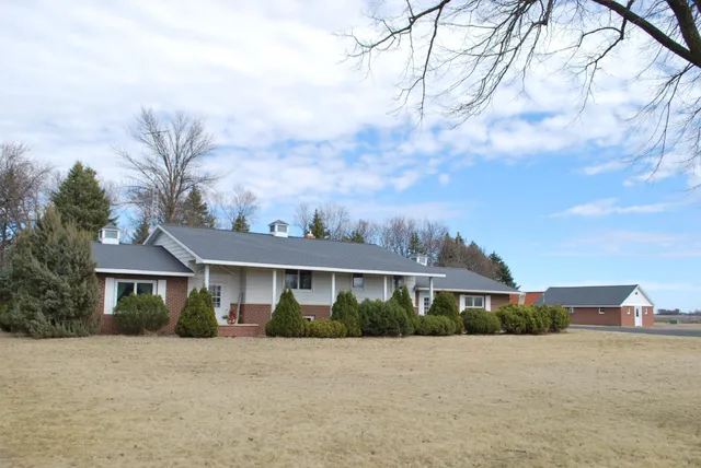 $344,900 | 2404 Highway 15, Truman, MN 56088