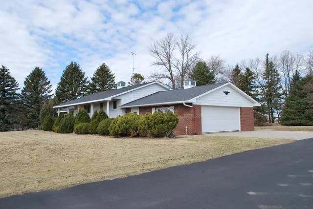 $344,900 | 2404 Highway 15, Truman, MN 56088