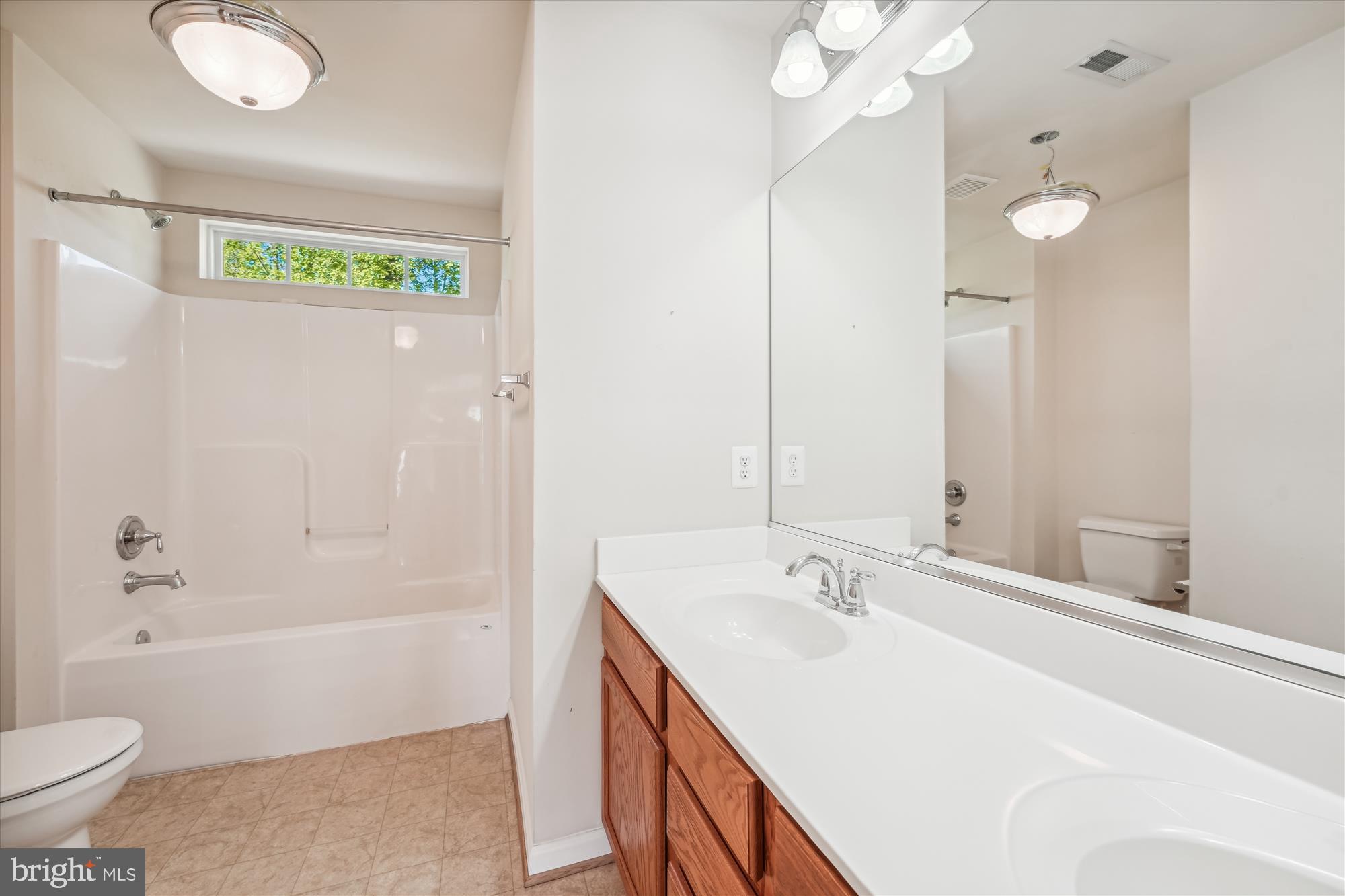 2063 Baythorne Road Prince Frederick, MD 20678 - Photo 25 of 32 Upstairs Bath