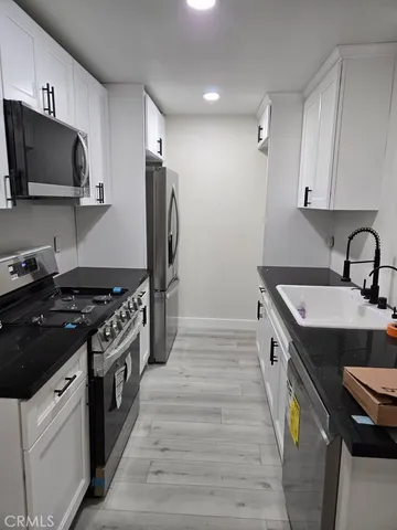 $4,000 | 3219 Colorado Avenue, Santa Monica, CA 90404