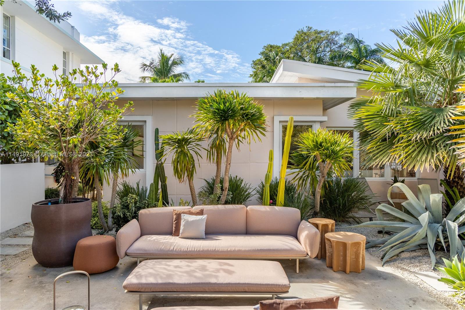 6010 Pine Tree Drive Miami Beach, FL 33140 - Photo 13 of 56