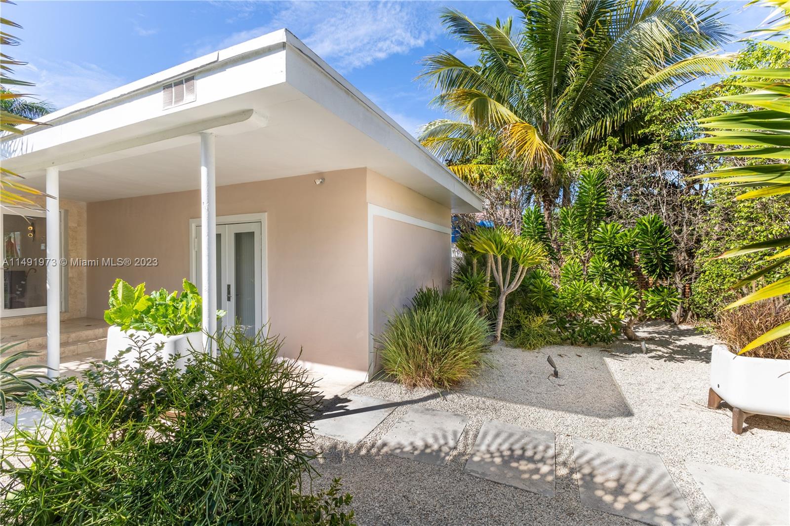 6010 Pine Tree Drive Miami Beach, FL 33140 - Photo 15 of 56