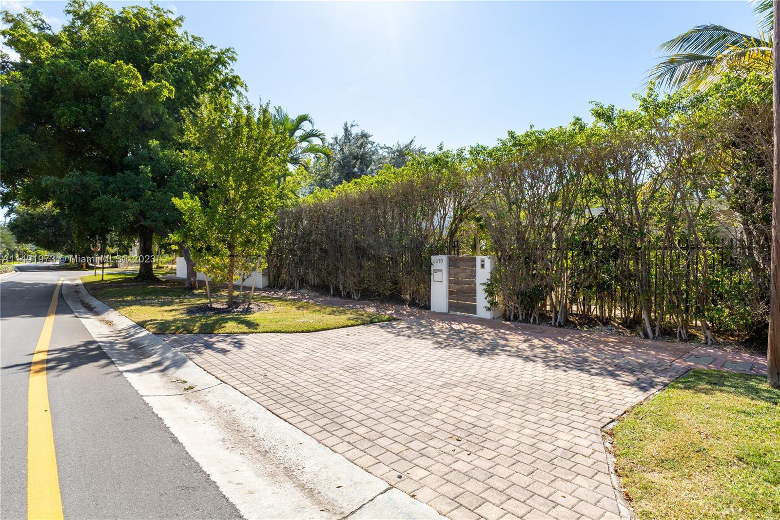 6010 Pine Tree Drive Miami Beach, FL 33140 - Photo 43 of 56