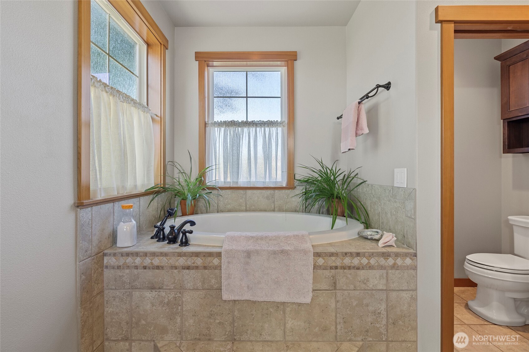 1739 Emerald Way Lynden, WA 98264 - Photo 19 of 40 a bath tub sitting in a bathroom next to a window