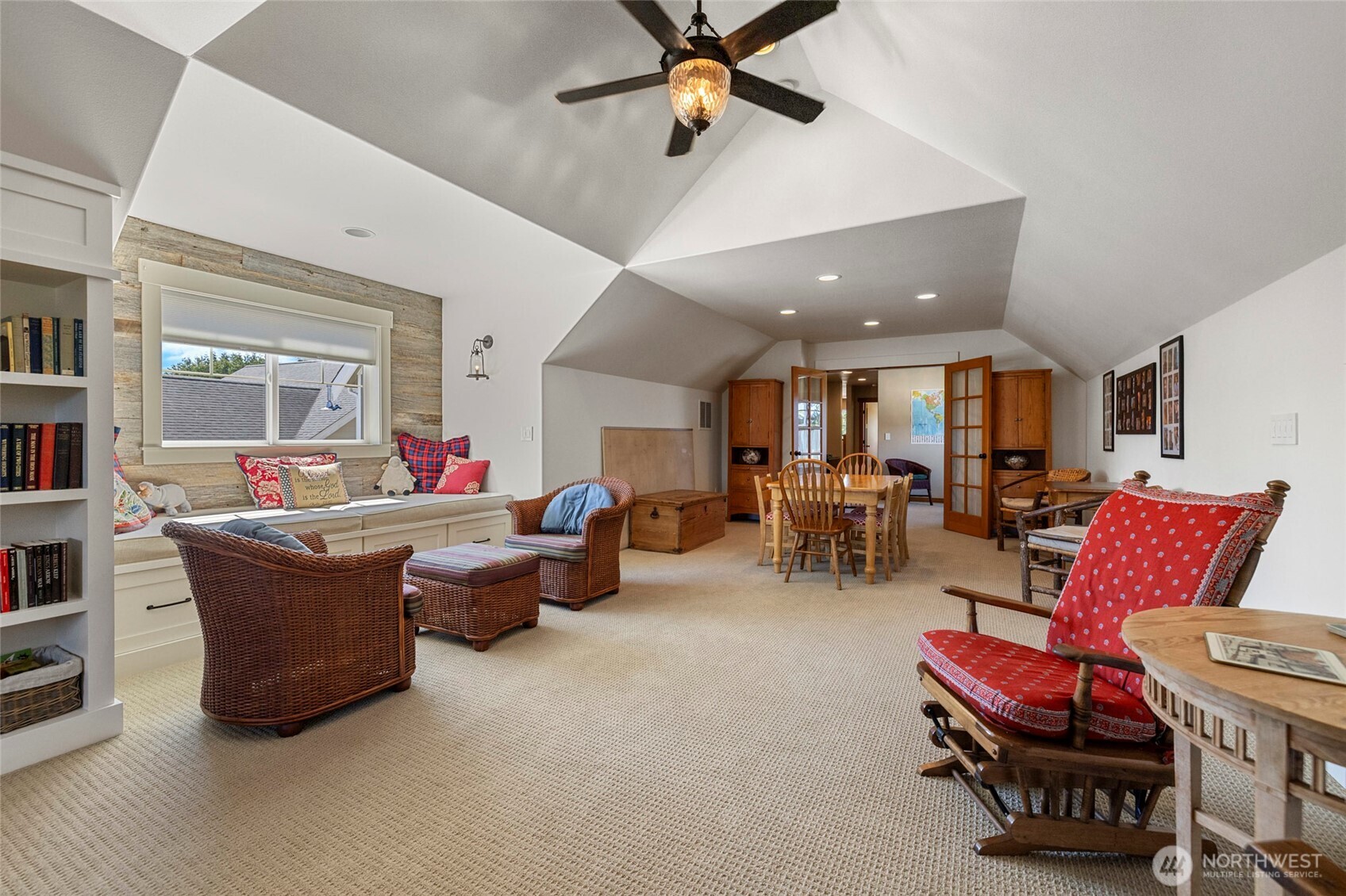 1739 Emerald Way Lynden, WA 98264 - Photo 30 of 40 a living room with furniture and a book shelf