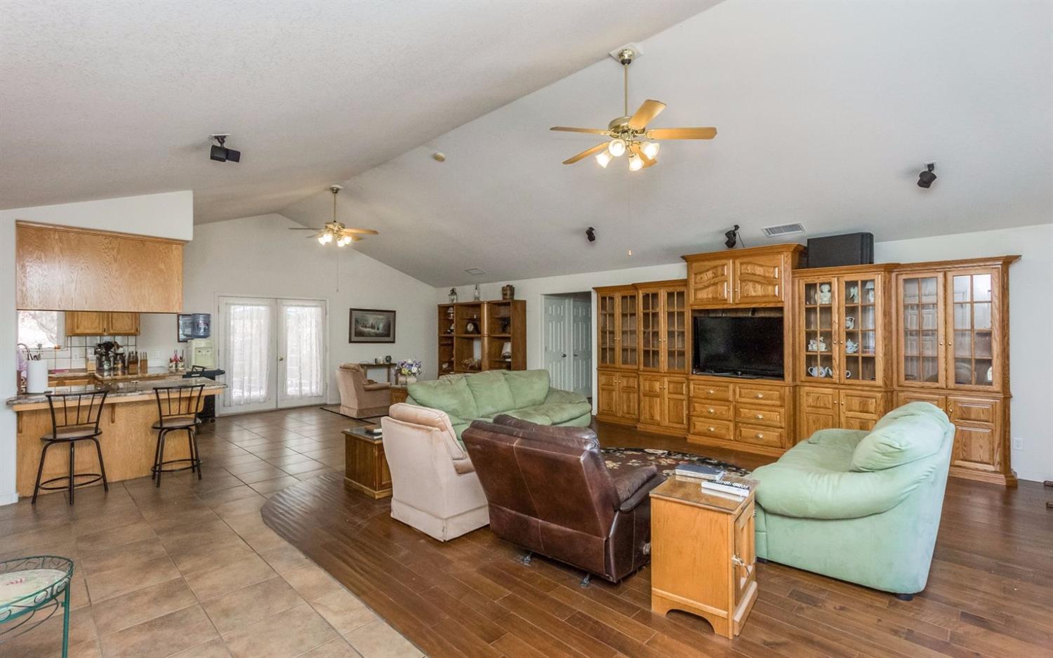 20400 Nicholas Road Clovis, CA 93619 - Photo 2 of 29 Gallery Image 2