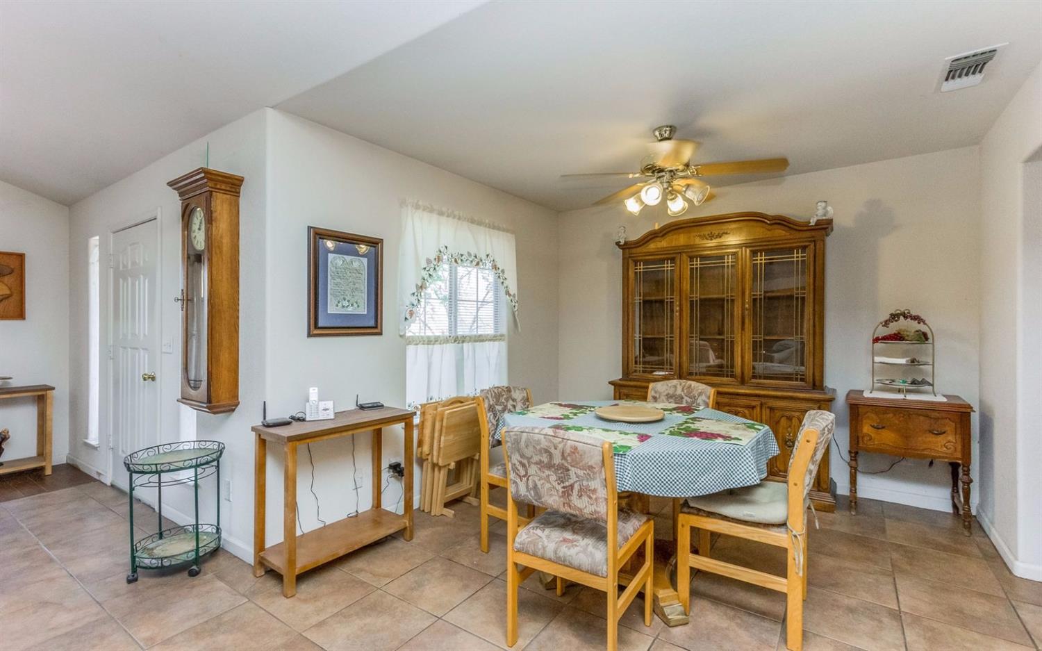 20400 Nicholas Road Clovis, CA 93619 - Photo 6 of 29 Gallery Image 6