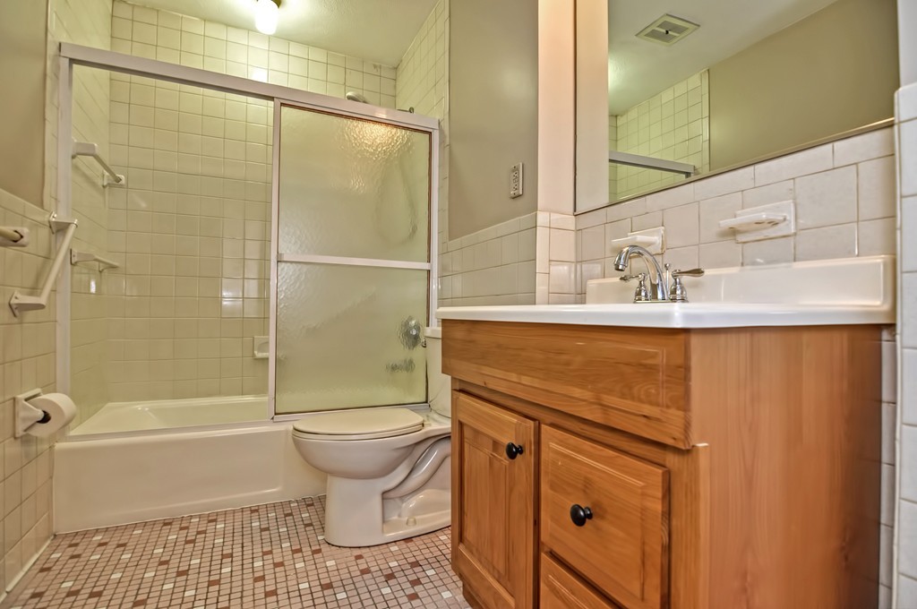 1323 Worcester Road, Unit E7 Framingham, MA 01701 - Photo 14 of 18