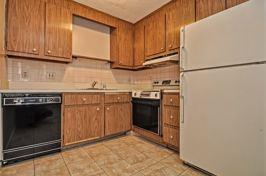 1323 Worcester Road, Unit E7 Framingham, MA 01701 - Photo 4 of 18