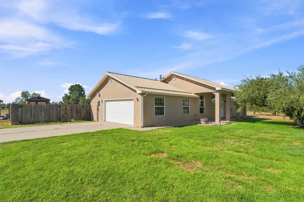 $325,000 | 15 Fence Post Drive, Moriarty, NM 87035