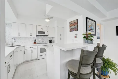 $425,000 | 1900 South Ocean Drive, Unit 301, Fort Lauderdale, FL 33316