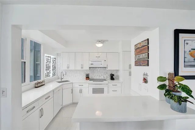 $425,000 | 1900 South Ocean Drive, Unit 301, Fort Lauderdale, FL 33316