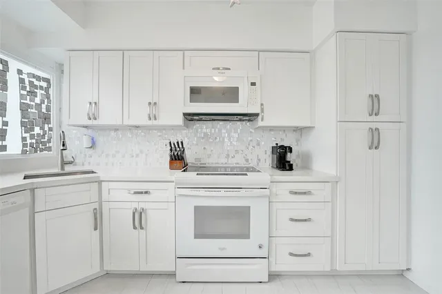 $425,000 | 1900 South Ocean Drive, Unit 301, Fort Lauderdale, FL 33316