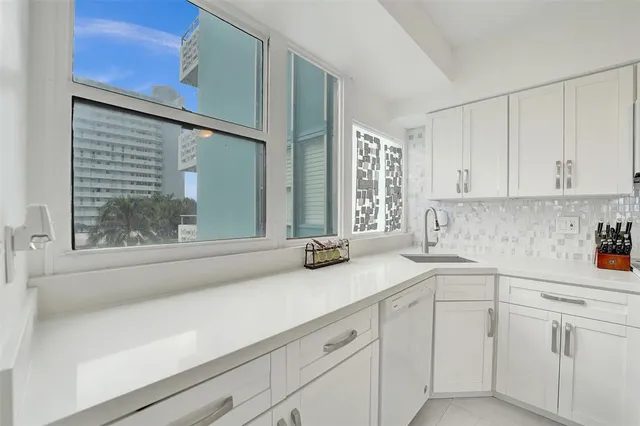 $425,000 | 1900 South Ocean Drive, Unit 301, Fort Lauderdale, FL 33316