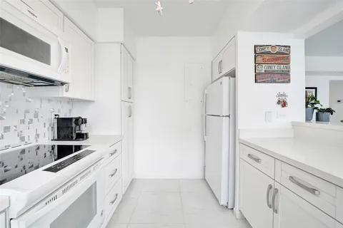 $425,000 | 1900 South Ocean Drive, Unit 301, Fort Lauderdale, FL 33316