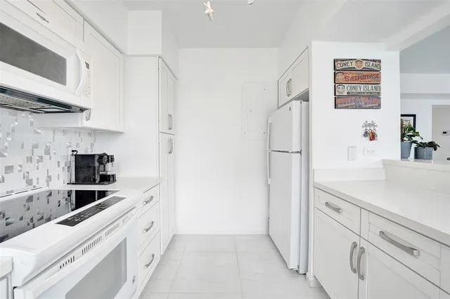 $425,000 | 1900 South Ocean Drive, Unit 301, Fort Lauderdale, FL 33316