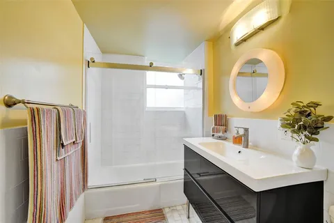 $425,000 | 1900 South Ocean Drive, Unit 301, Fort Lauderdale, FL 33316