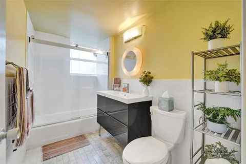 $425,000 | 1900 South Ocean Drive, Unit 301, Fort Lauderdale, FL 33316