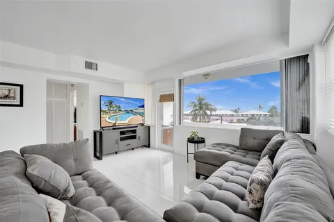 $425,000 | 1900 South Ocean Drive, Unit 301, Fort Lauderdale, FL 33316