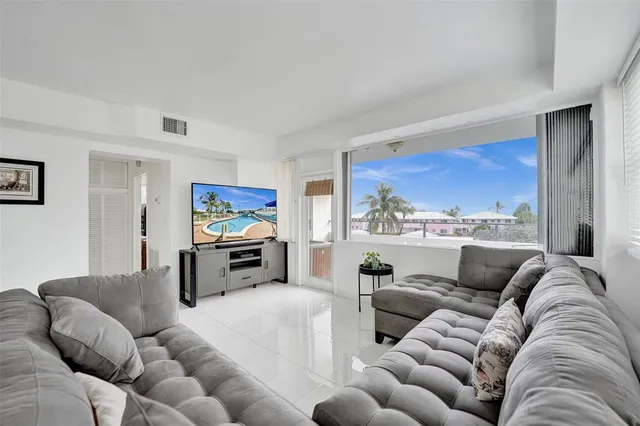 $425,000 | 1900 South Ocean Drive, Unit 301, Fort Lauderdale, FL 33316