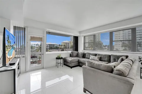 $425,000 | 1900 South Ocean Drive, Unit 301, Fort Lauderdale, FL 33316