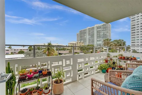 $425,000 | 1900 South Ocean Drive, Unit 301, Fort Lauderdale, FL 33316