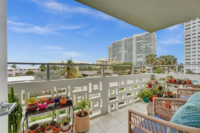 $425,000 | 1900 South Ocean Drive, Unit 301, Fort Lauderdale, FL 33316