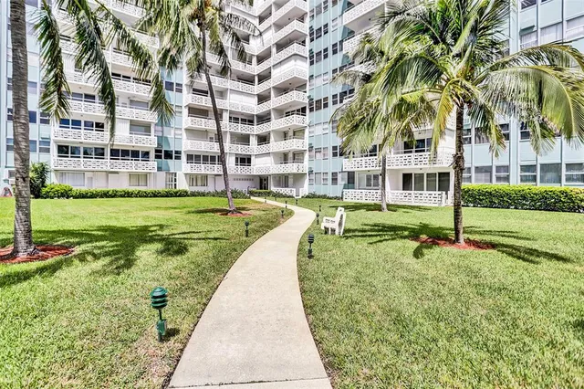 $425,000 | 1900 South Ocean Drive, Unit 301, Fort Lauderdale, FL 33316
