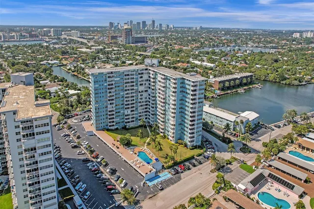 $425,000 | 1900 South Ocean Drive, Unit 301, Fort Lauderdale, FL 33316