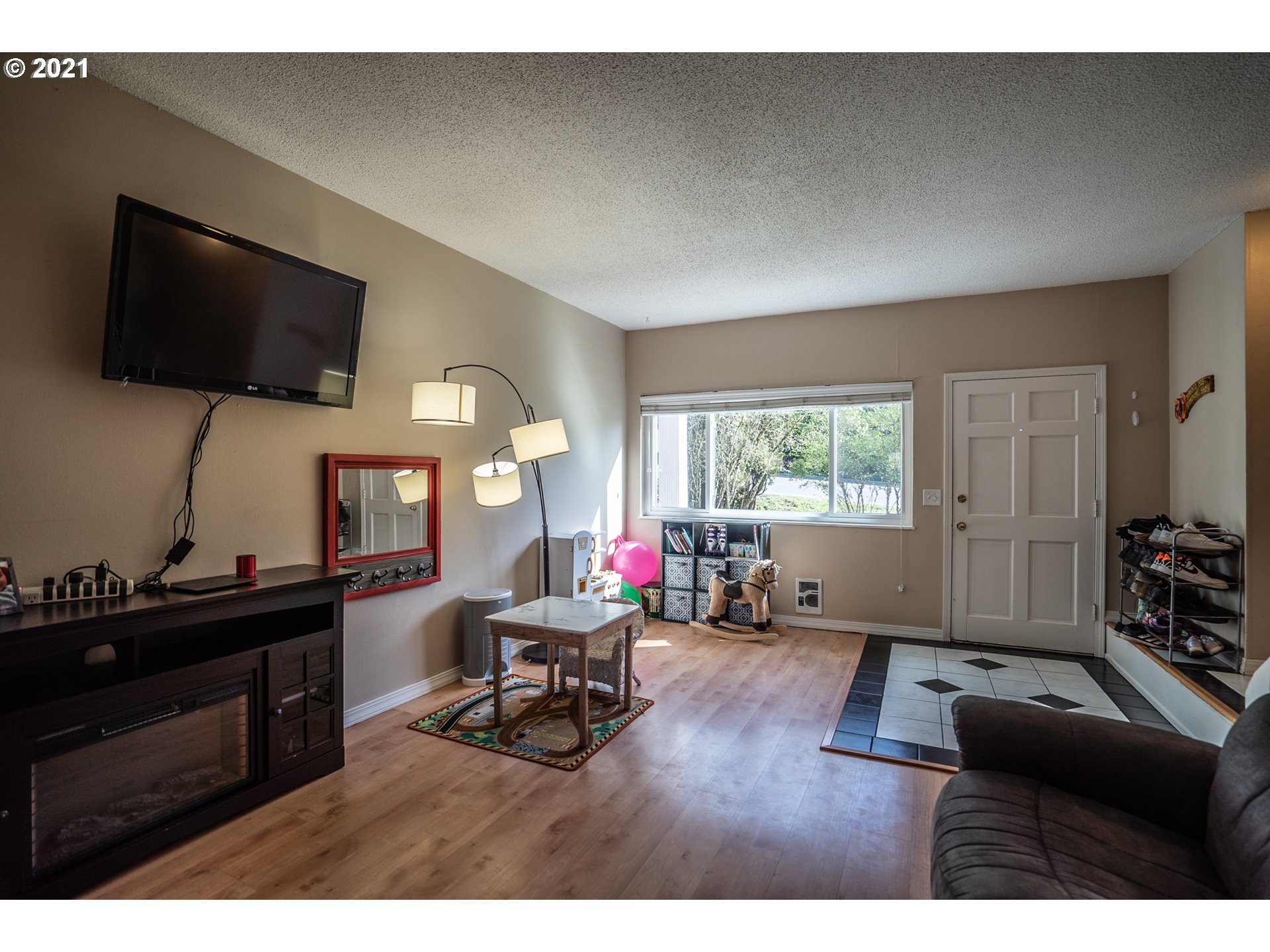 7185 Southwest Taylors Ferry Road Portland, OR 97223 - Photo 6 of 32 Gallery Image 6