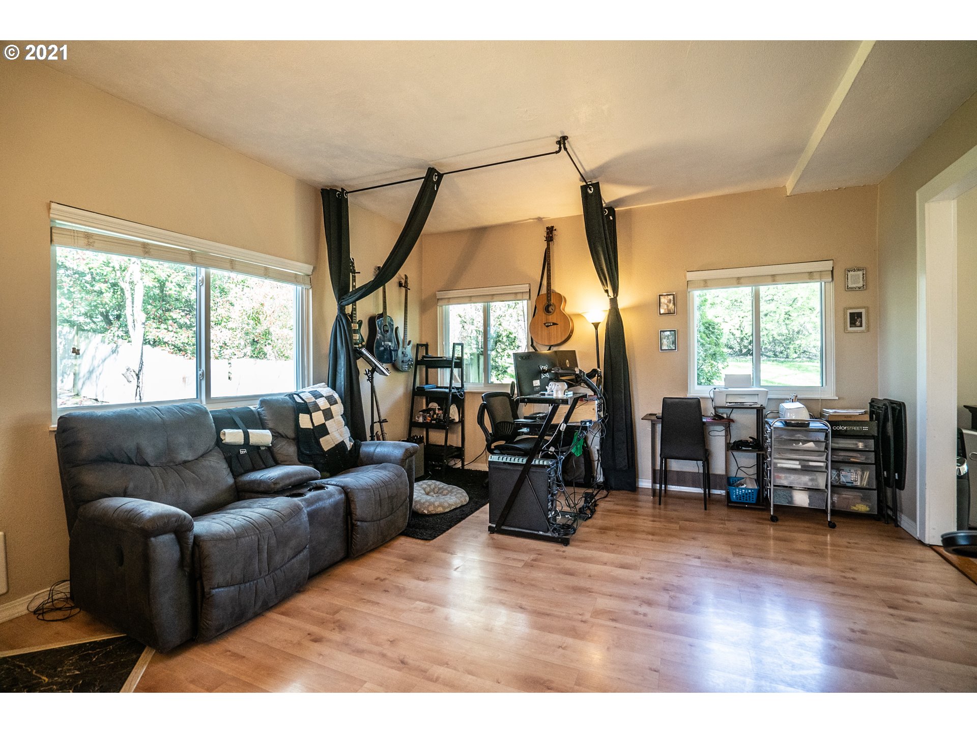 7185 Southwest Taylors Ferry Road Portland, OR 97223 - Photo 9 of 32 Gallery Image 9