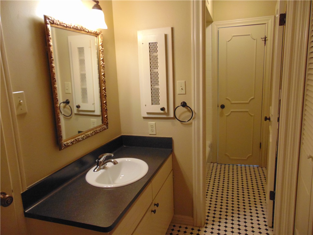 2516 Enfield Road, Unit 101 Austin, TX 78703 - Photo 16 of 19