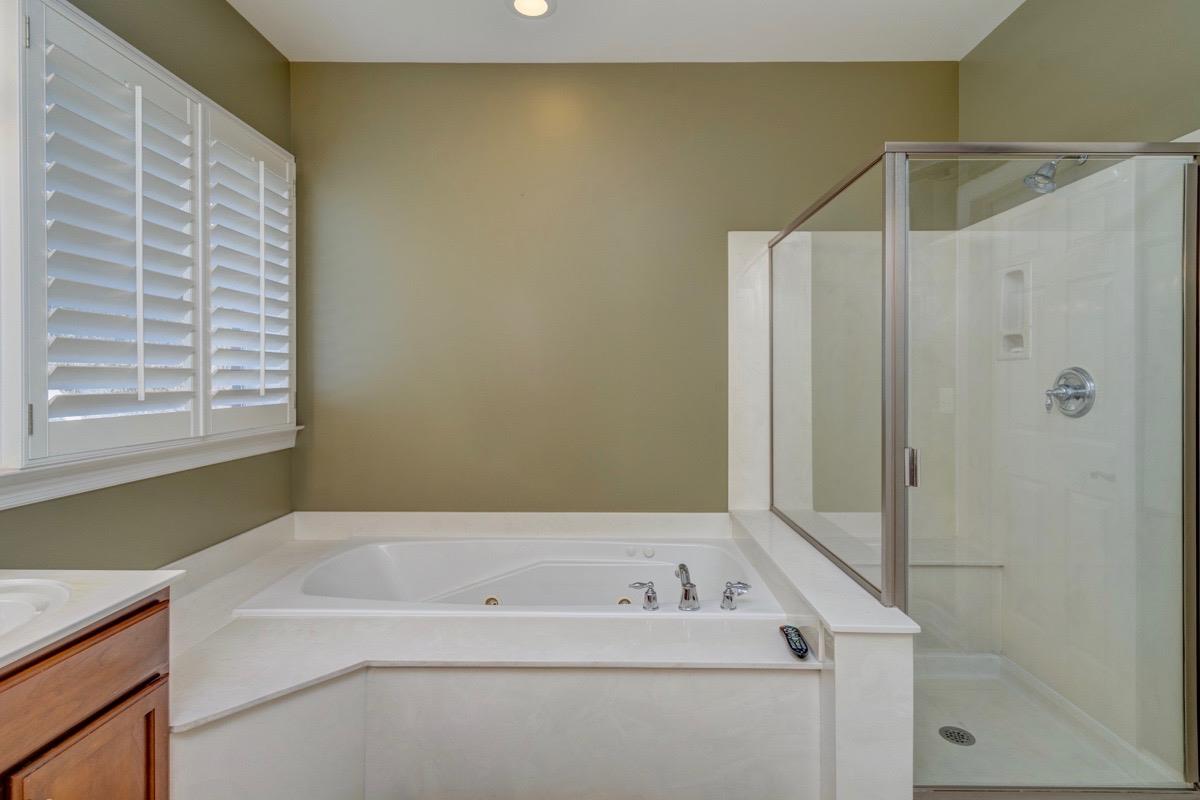 3537 Trimble Road Nashville, TN 37215 - Photo 9 of 29 a bathroom with a bathtub and a sink