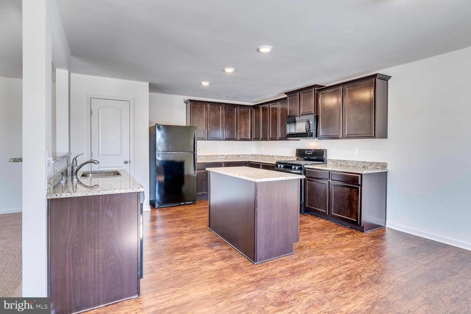 233 Rappahannock Run Falling Waters, WV 25419 - Photo 5 of 37