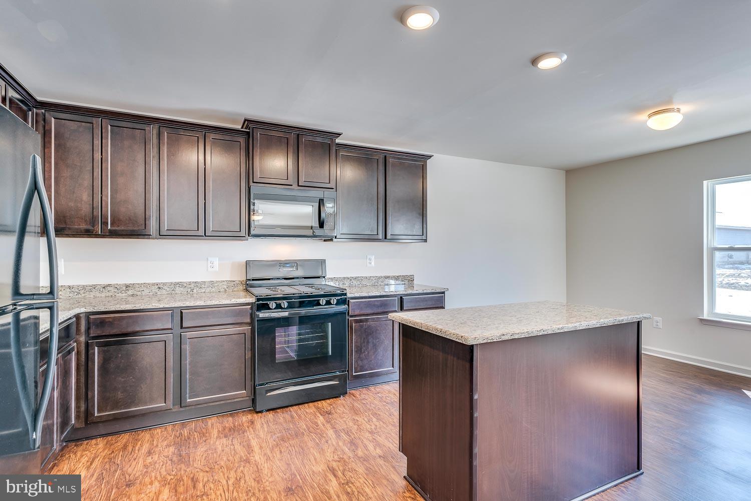 233 Rappahannock Run Falling Waters, WV 25419 - Photo 8 of 37