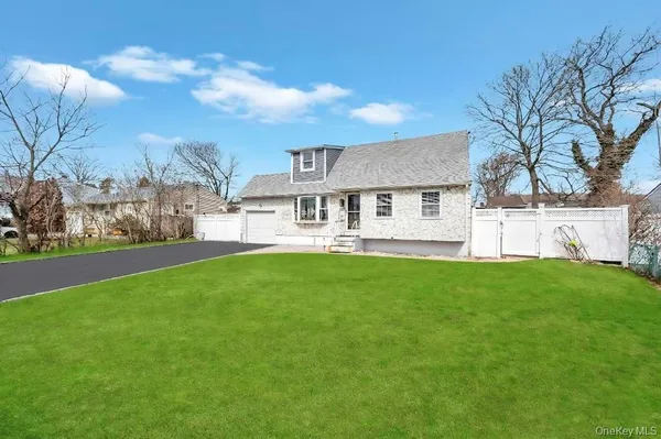 $689,999 | 41 Walton Street, Brentwood, NY 11717