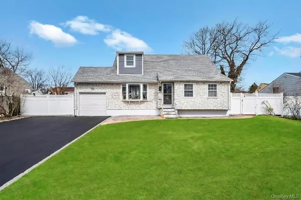 $689,999 | 41 Walton Street, Brentwood, NY 11717